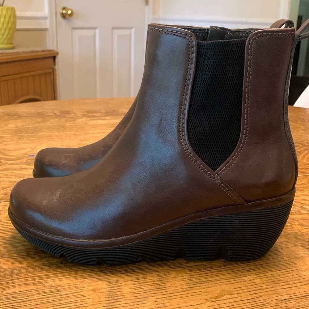 Clarks Boots Womens Ankle Clarene Surf Chelsea Platform Wedge Brown Size 8.5